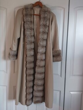ALORNA Luxury Beige Wool Coat with Faux Fox Fur Trim